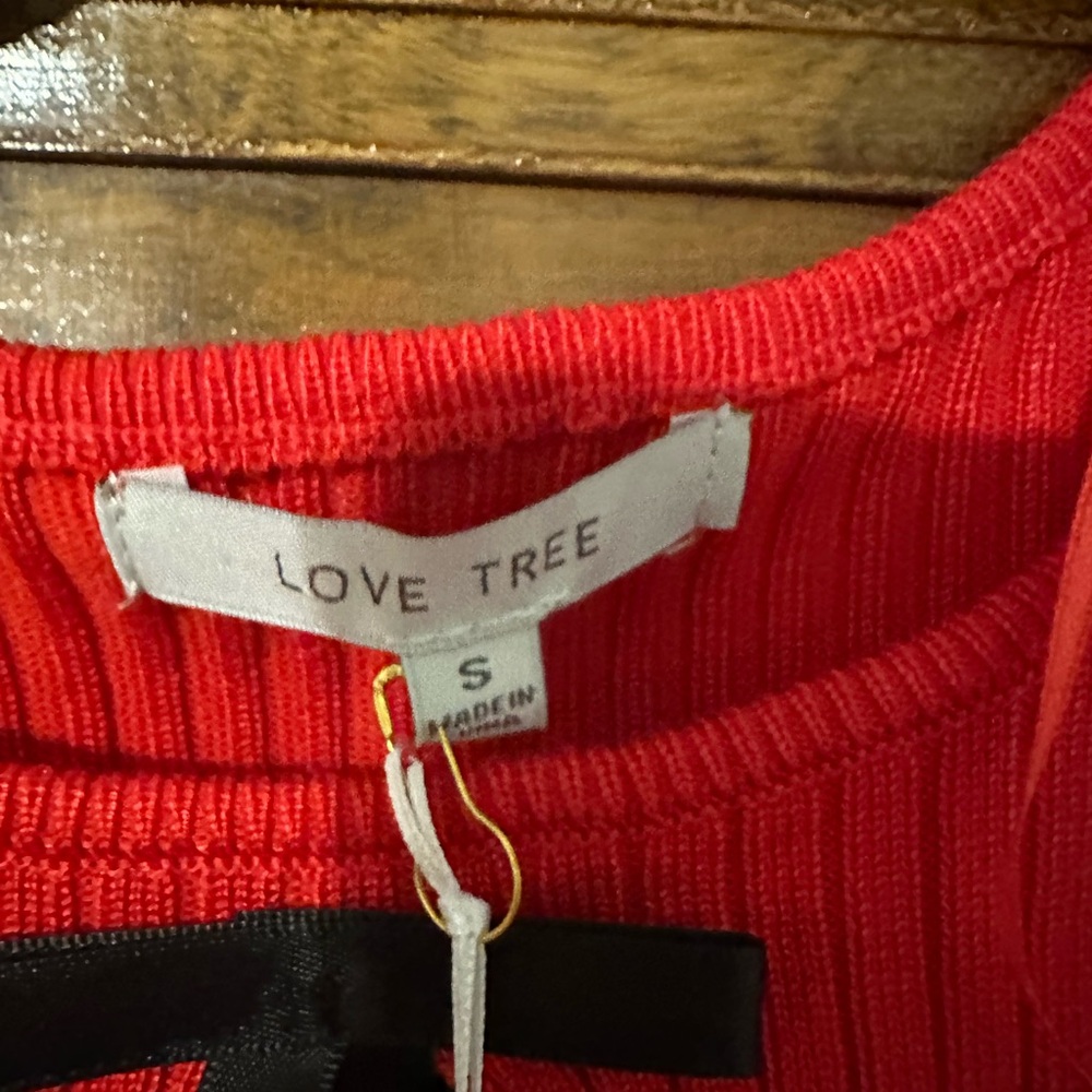 Red Top - Picture 2 of 2